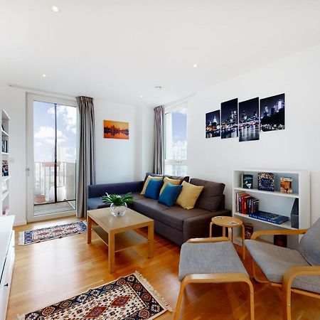 Lovely 2 Bedroom Flat With Balcony In Stratford London Kültér fotó