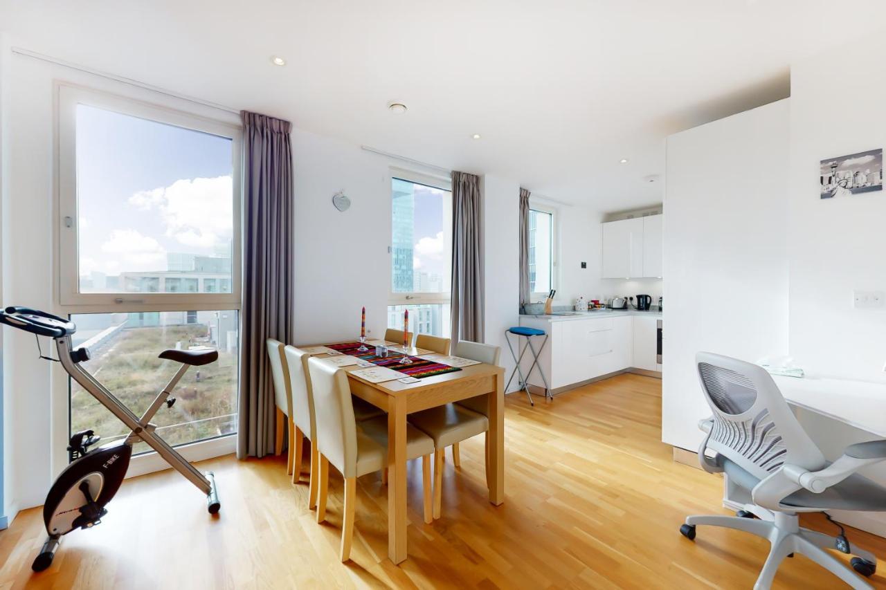 Lovely 2 Bedroom Flat With Balcony In Stratford London Kültér fotó