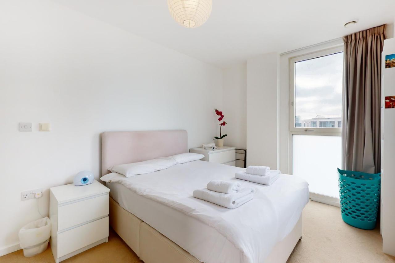 Lovely 2 Bedroom Flat With Balcony In Stratford London Kültér fotó
