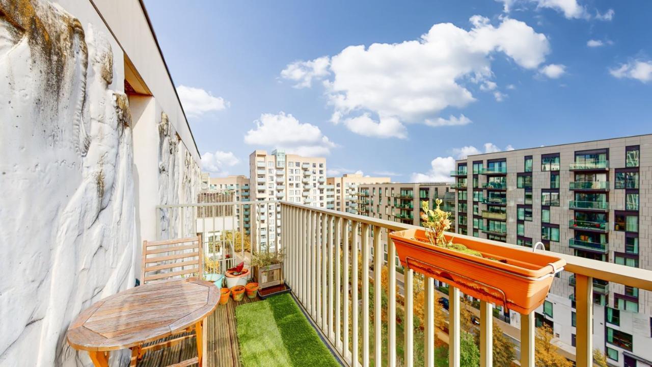 Lovely 2 Bedroom Flat With Balcony In Stratford London Kültér fotó