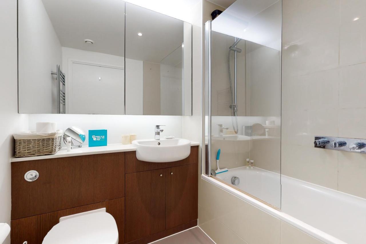 Lovely 2 Bedroom Flat With Balcony In Stratford London Kültér fotó