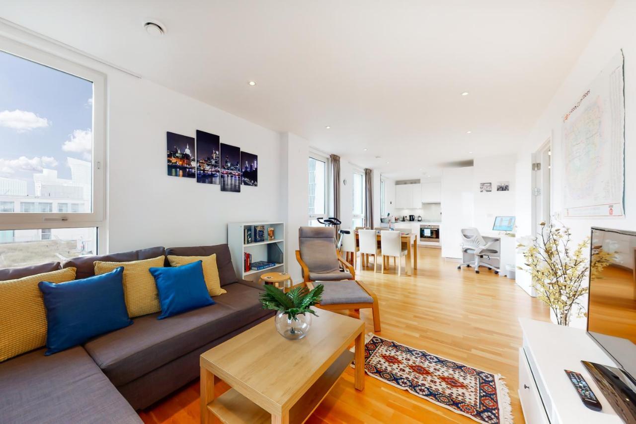 Lovely 2 Bedroom Flat With Balcony In Stratford London Kültér fotó