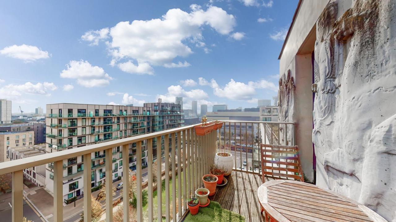 Lovely 2 Bedroom Flat With Balcony In Stratford London Kültér fotó